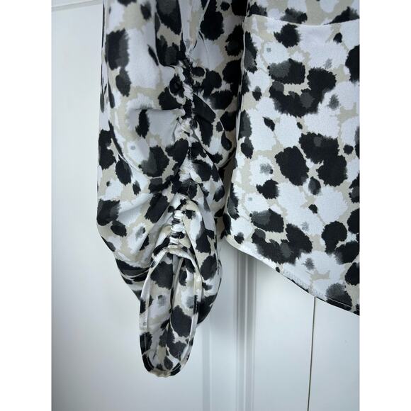CAbi Blouse Peplum Rosette Leopard Animal Print Ruched Sleeve Wrap Sz M 5898 - Picture 3 of 10